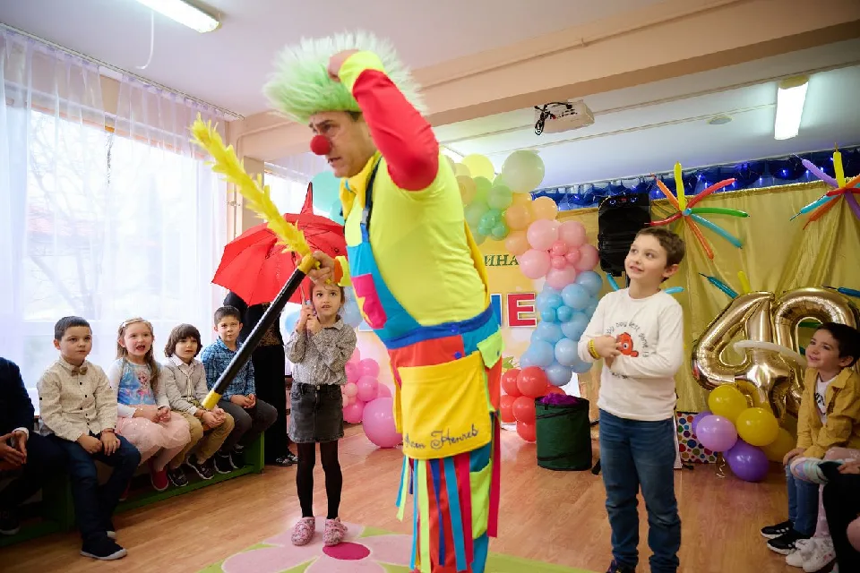 40 години ДГ„Щурче“