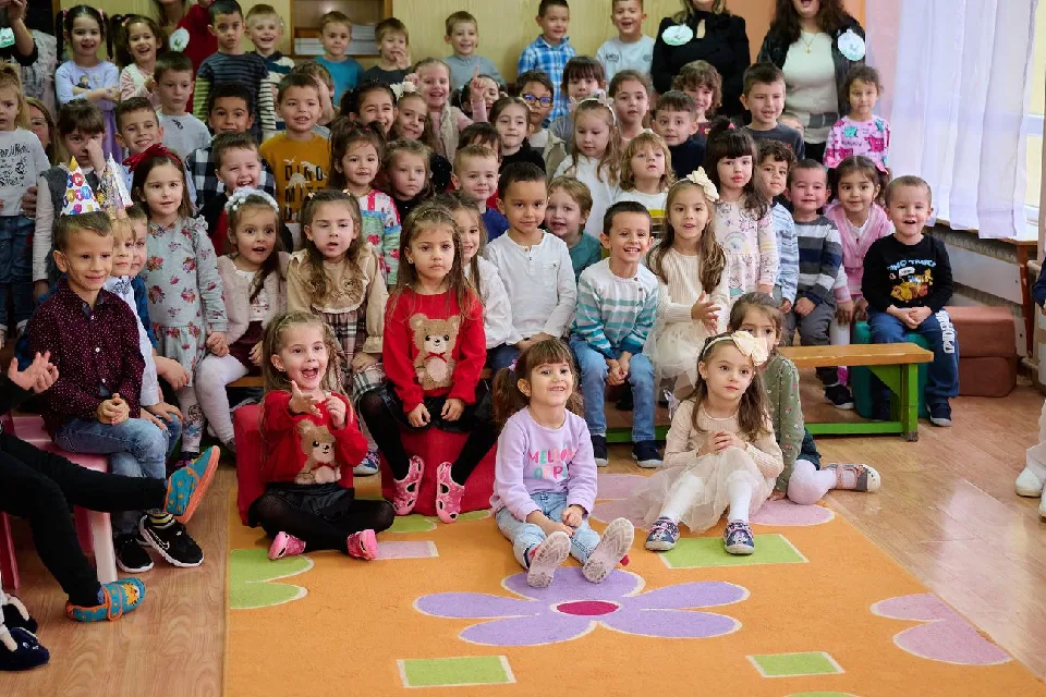 40 години ДГ„Щурче“